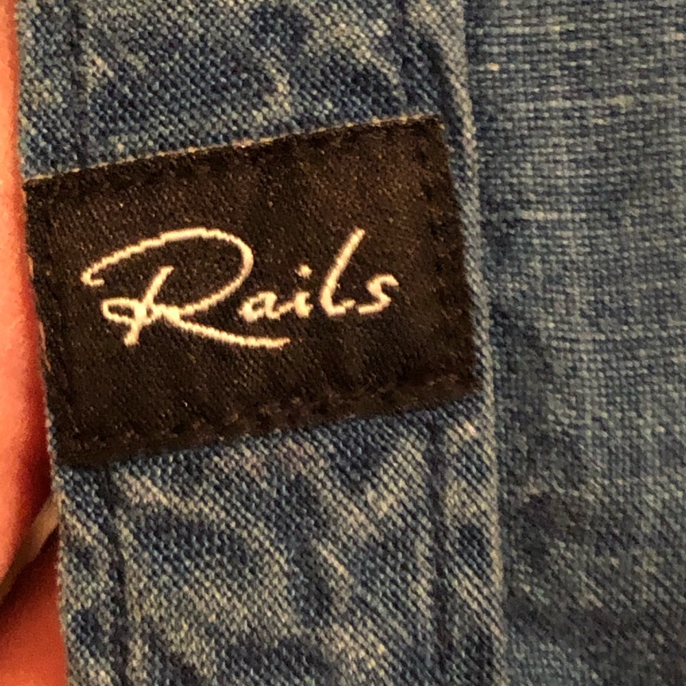 Rails Cold Shoulder Chambray Top - image 8